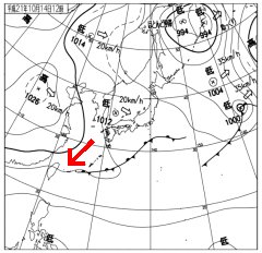 事故当日12時の実況天気図。高気圧の吹き出しによる北東風が吹いていたことが、天気図からもわかる。